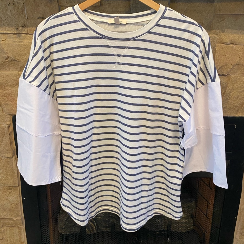 NWOT Como Blu striped, ruffle sleeve shirt